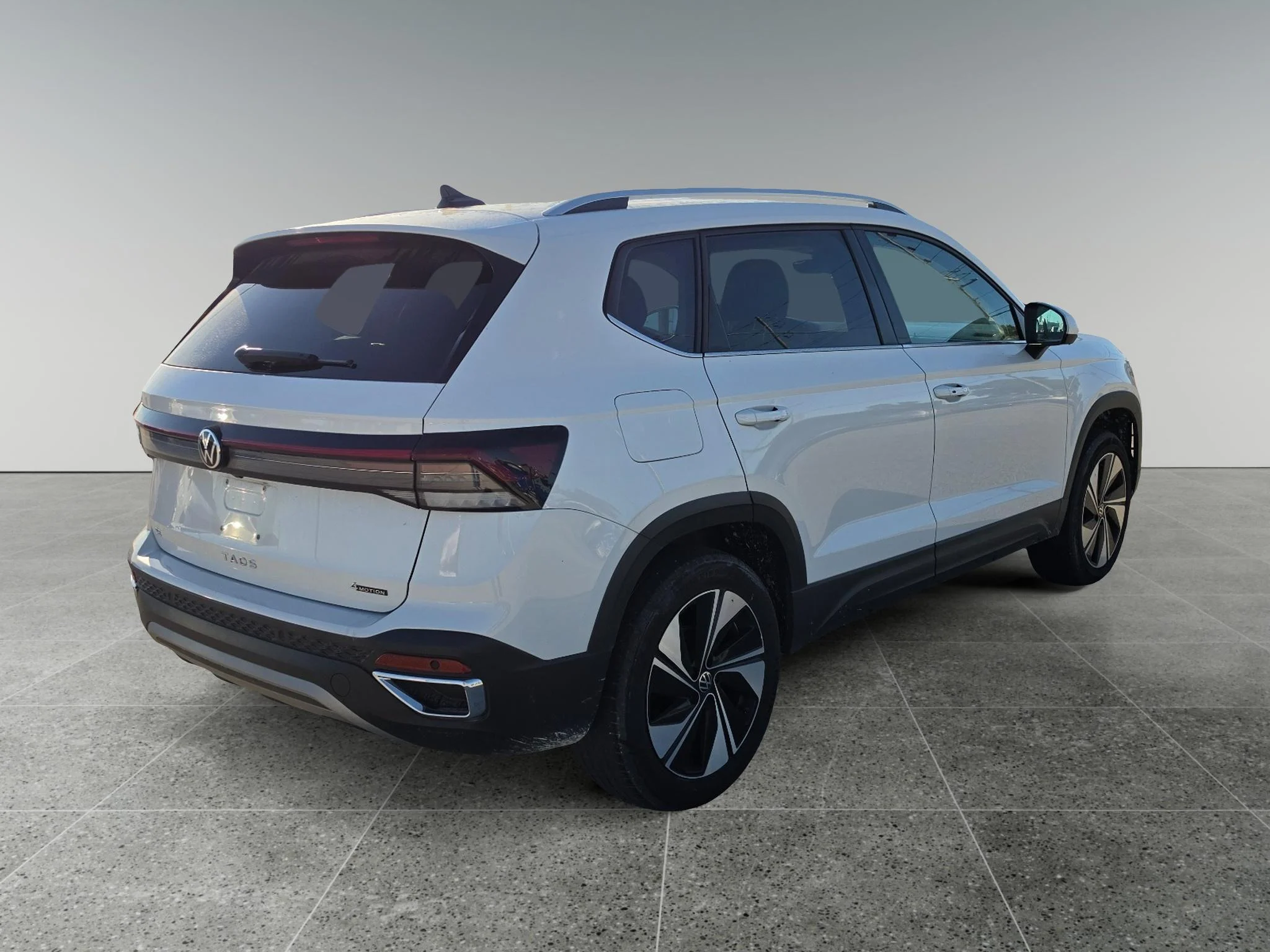 Used 2025 Pure White Volkswagen SE image 6