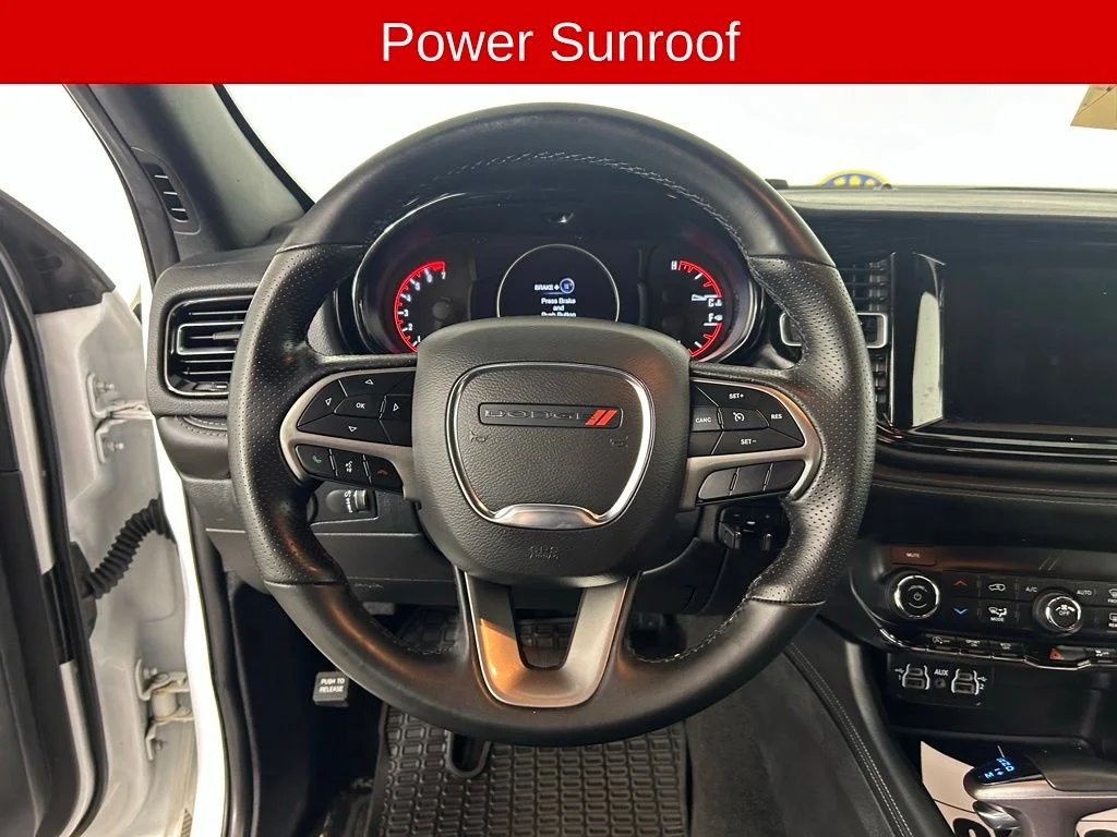 Used 2022 White Dodge SXT image 9
