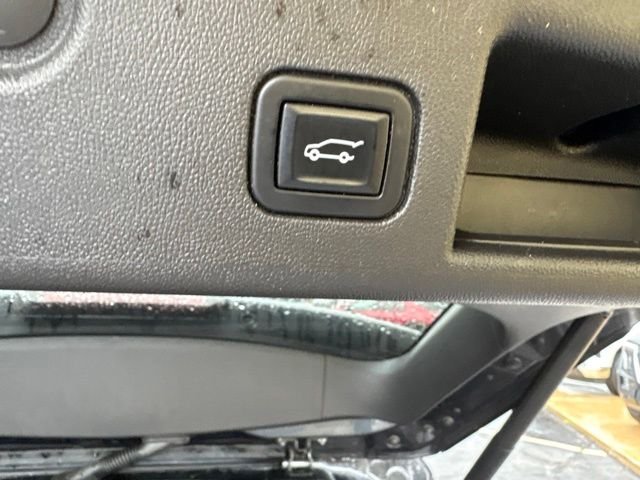 Used 2022 Gray Chevrolet Premier image 20