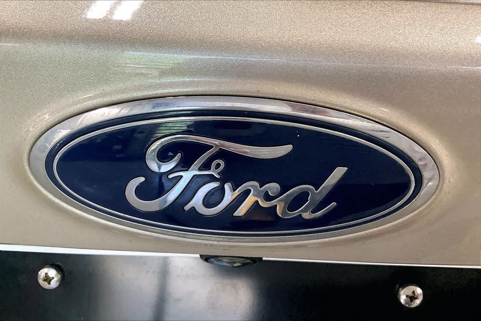 Used 2017 White Gold Metallic Ford S image 10