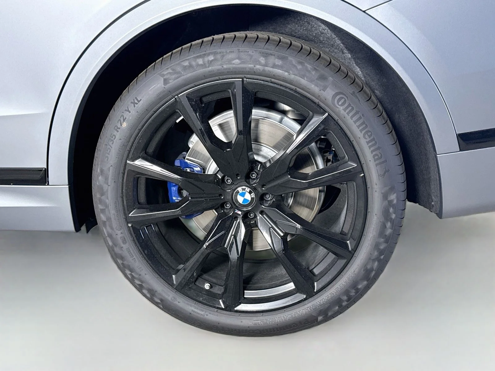 New 2027 Frozen Pure Grey Metallic BMW xDrive40i image 34
