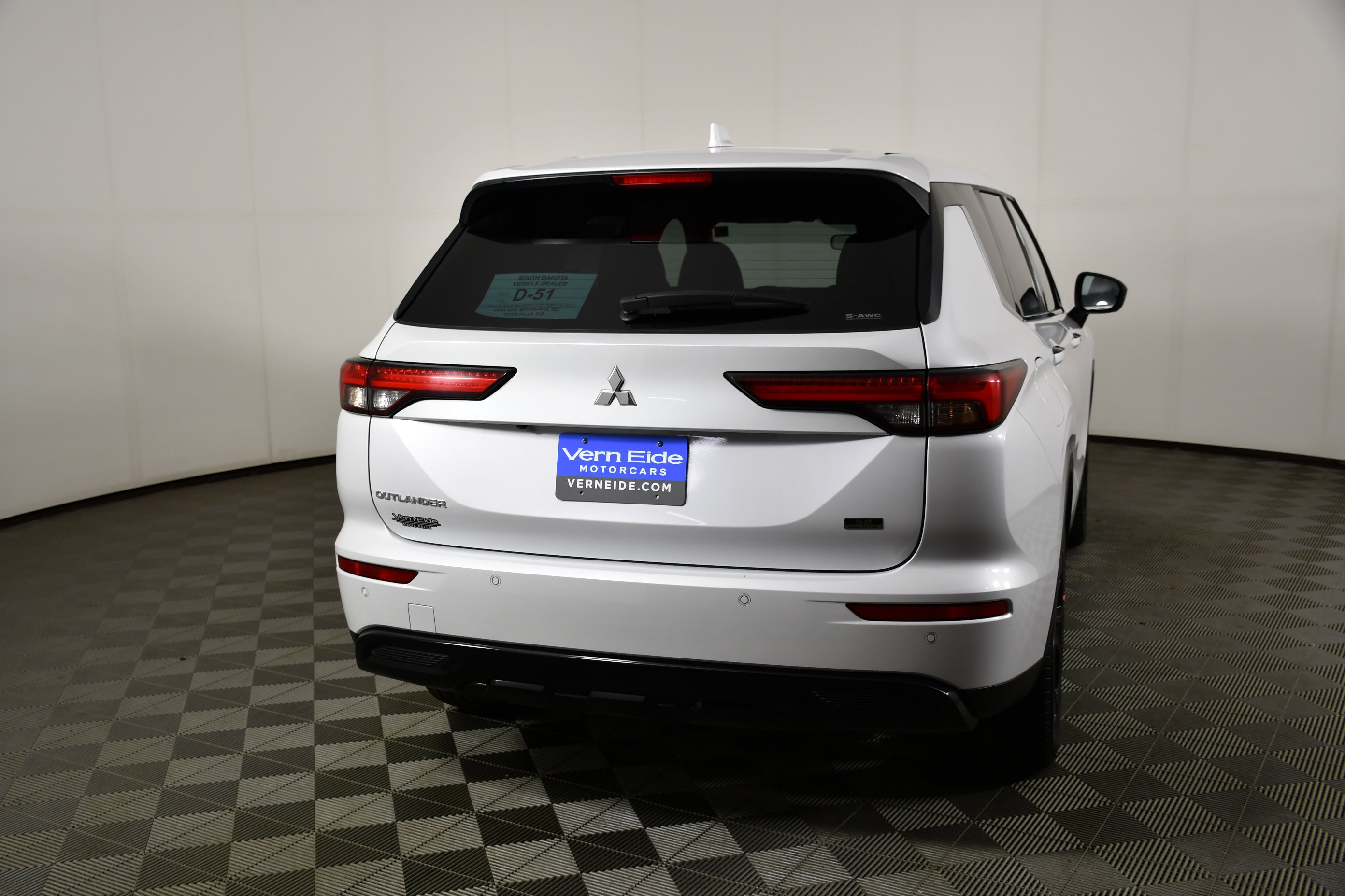 Certified Used 2024 White Diamond Mitsubishi SE Black Edition w/Pano Roof image 7