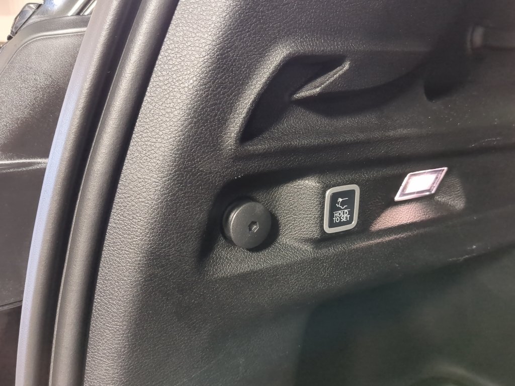 Used 2024 Diamond Black Crystal Pearlcoat Jeep Altitude X image 23