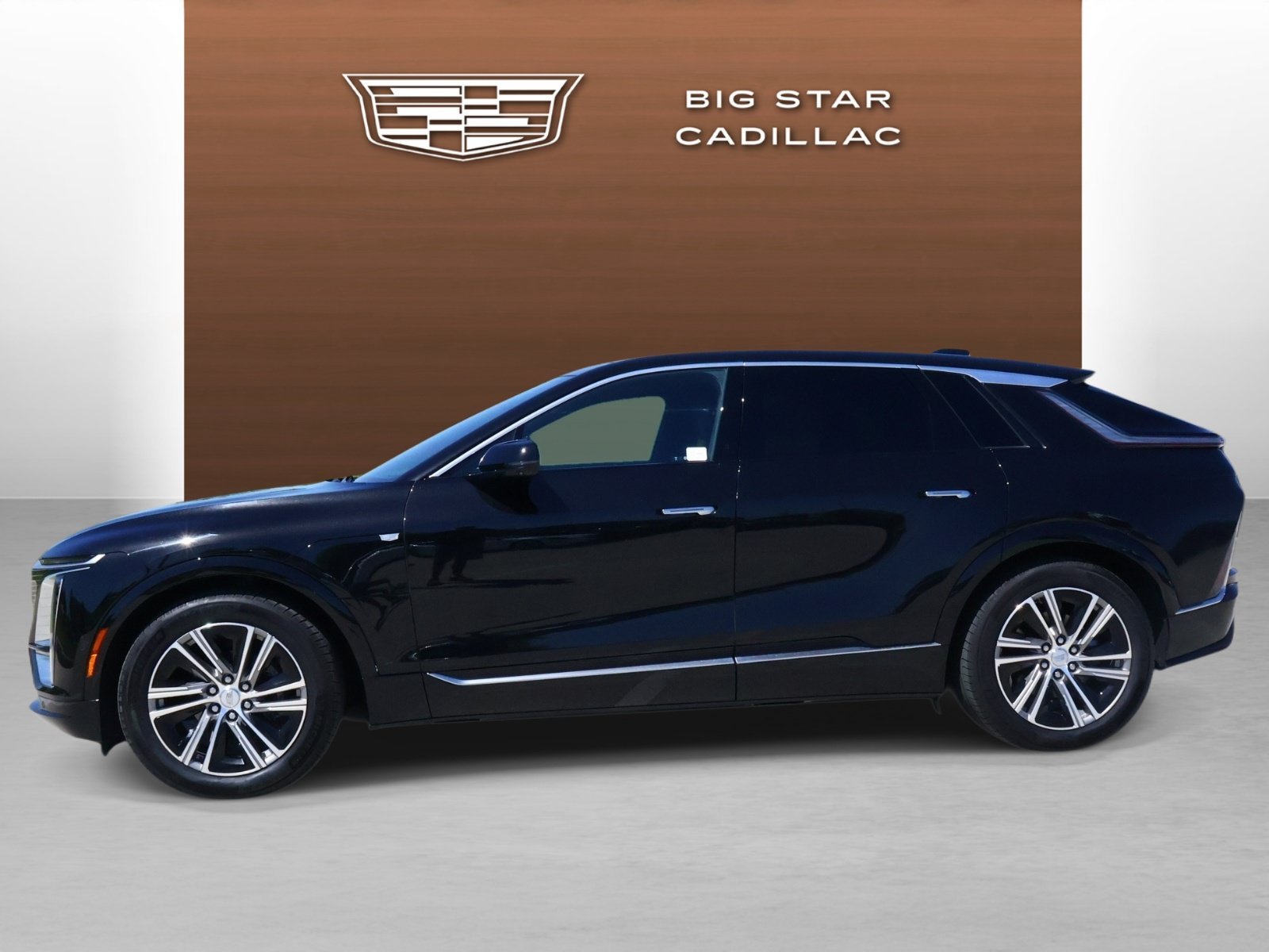 Used 2024 Cadillac LYRIQ Luxury 2 with VIN 1GYKPRRK3RZ109083 for sale in Friendswood, TX