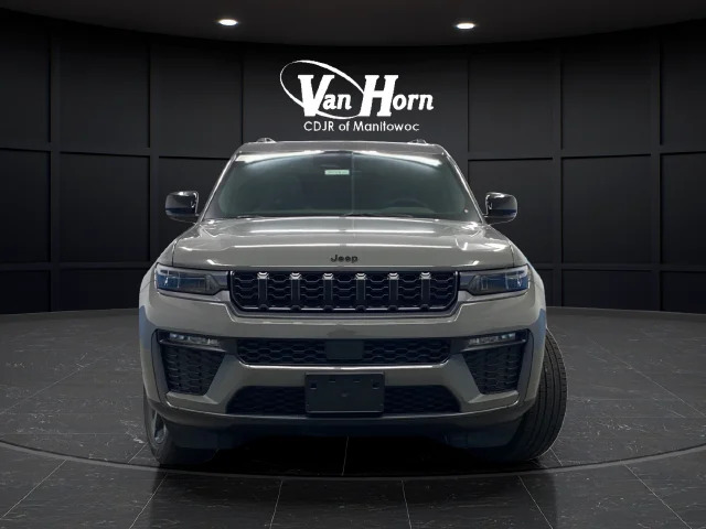 New 2027 Sting-Gray Clear-Coat Paint Jeep Limited image 2
