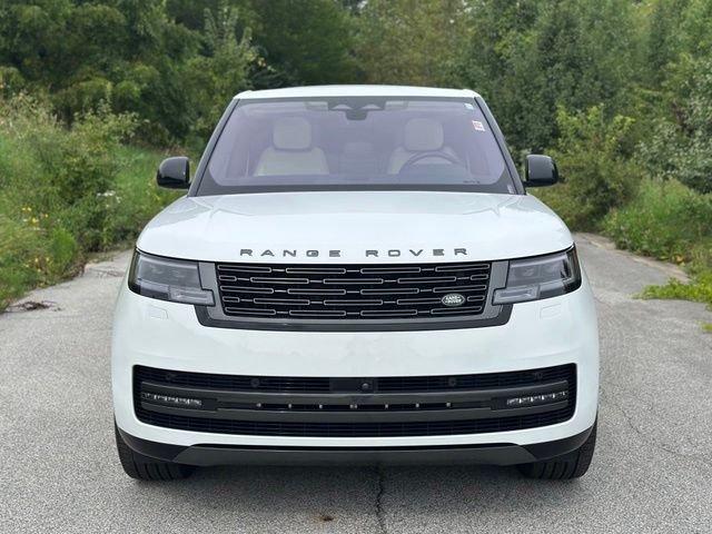 Used 2023 Fuji White Land Rover SE image 3