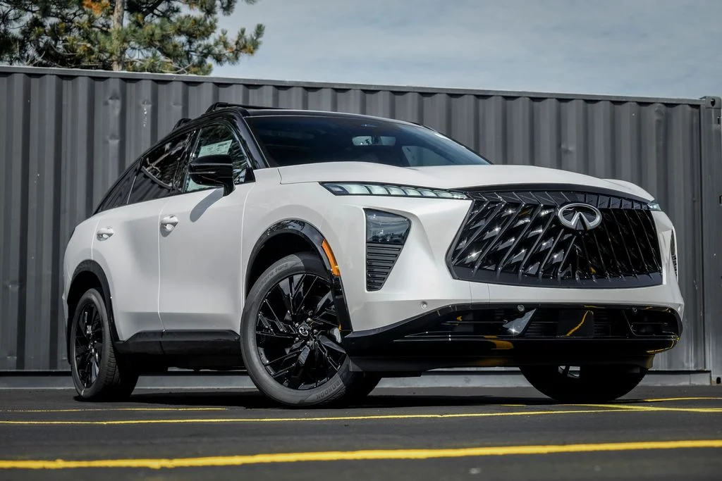 New 2027 2T RAD WHT INFINITI Sport AWD image 1