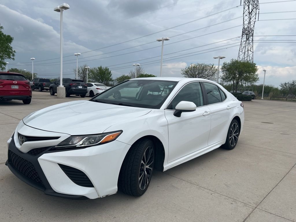 2020 Toyota Camry SE