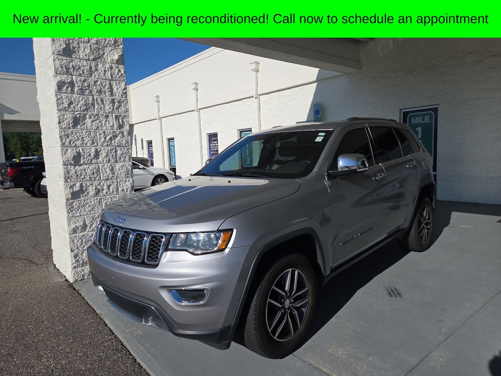 Used 2018 Billet Silver Metallic Clearcoat Jeep Limited image 2