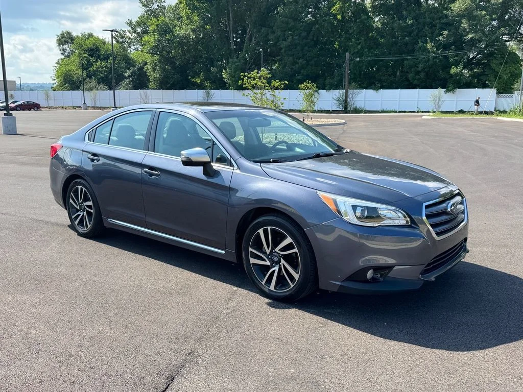 Used 2017 Gray Subaru 2.5i image 2