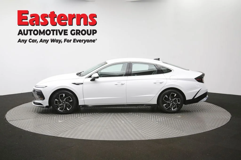 Used 2024 White Hyundai SEL image 59