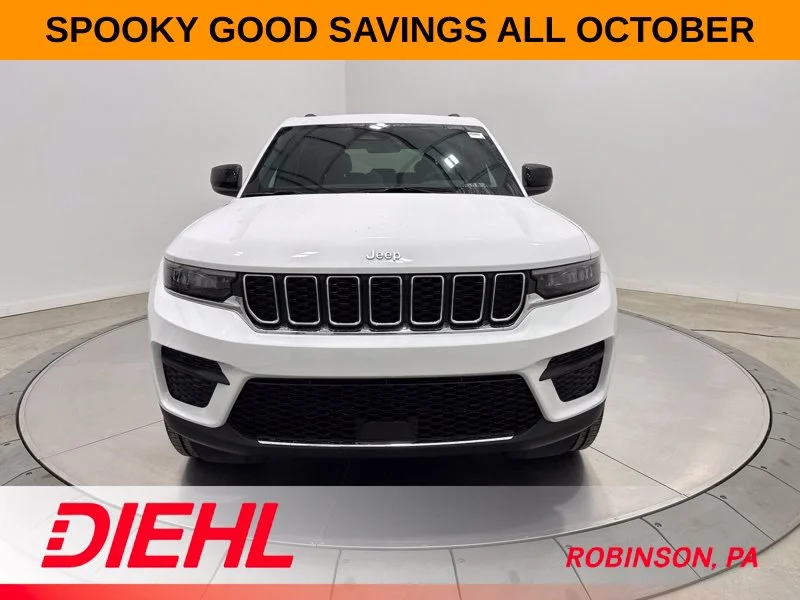 New 2027 Bright White Clear-Coat Paint Jeep Laredo X image 2