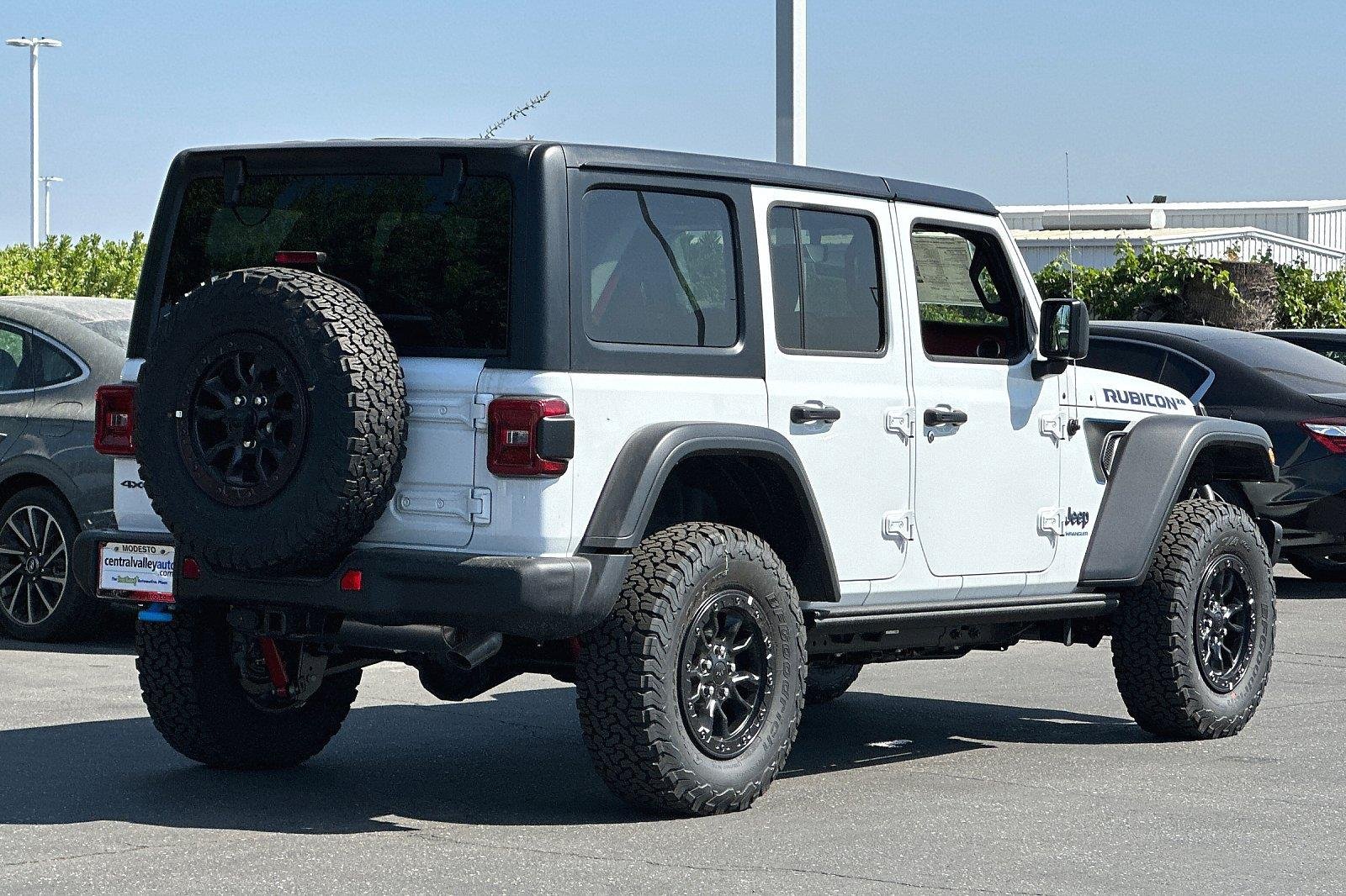 New 2023 Bright White Clearcoat Jeep Rubicon 20th Anniversary image 4