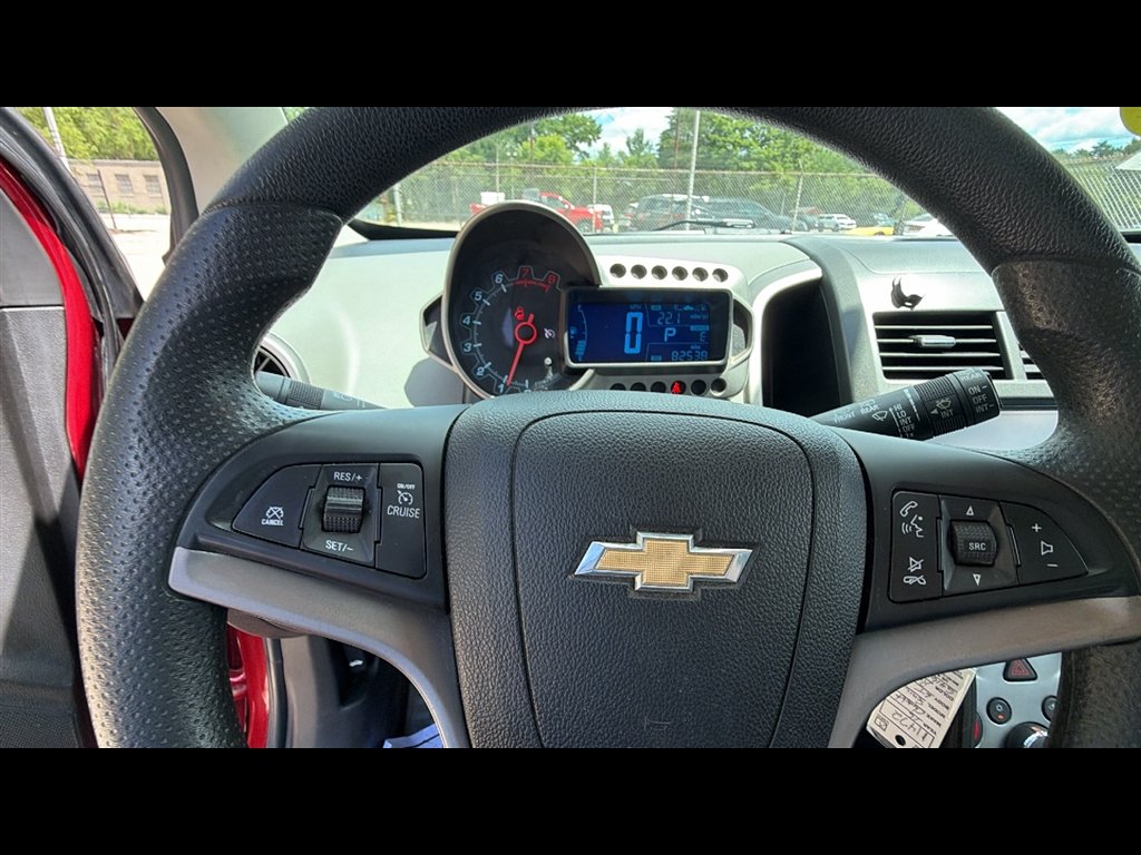 Used 2016 CRYSTAL RED TINTCOAT Chevrolet LT image 12