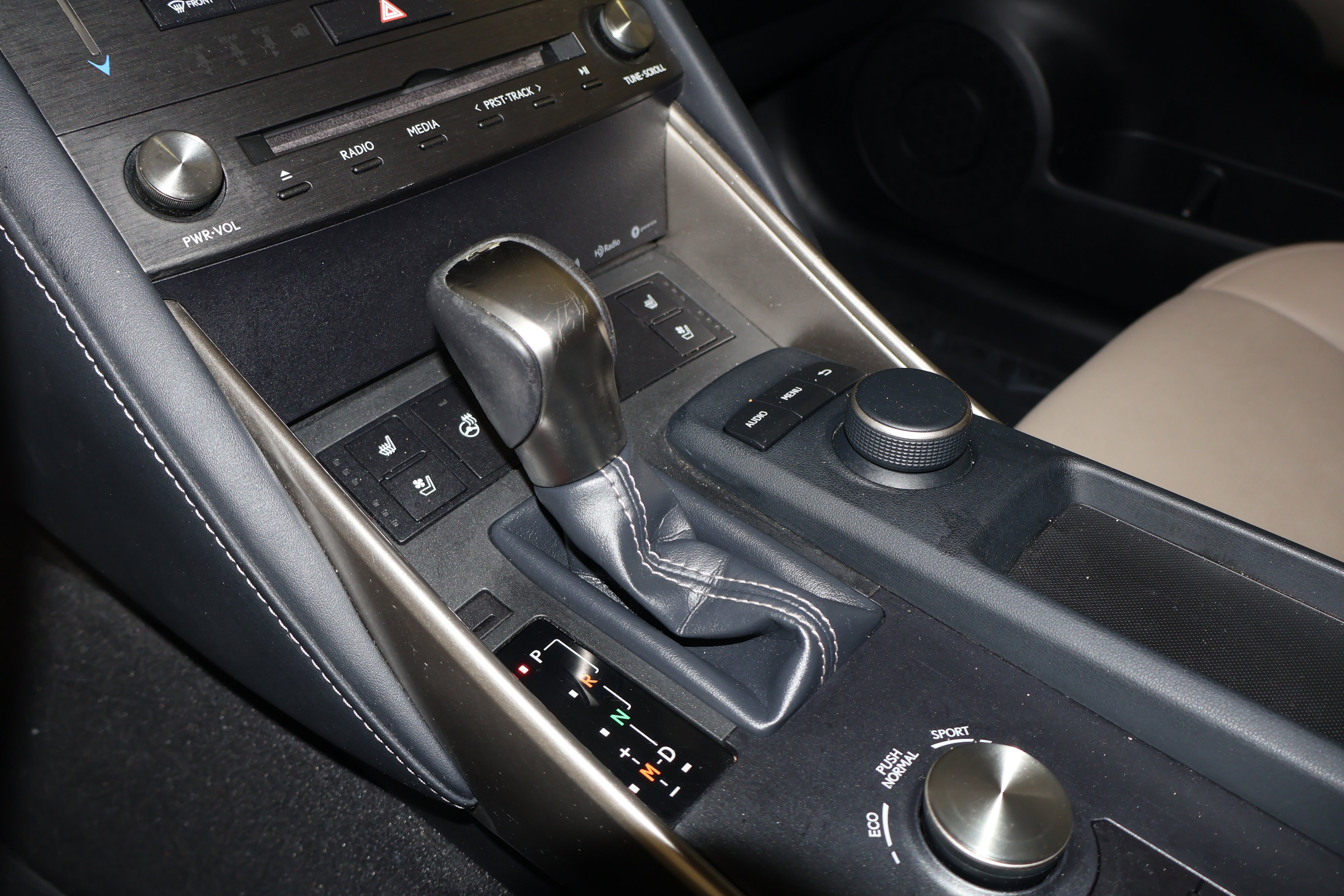 2019 Lexus IS 300 - Photo 31