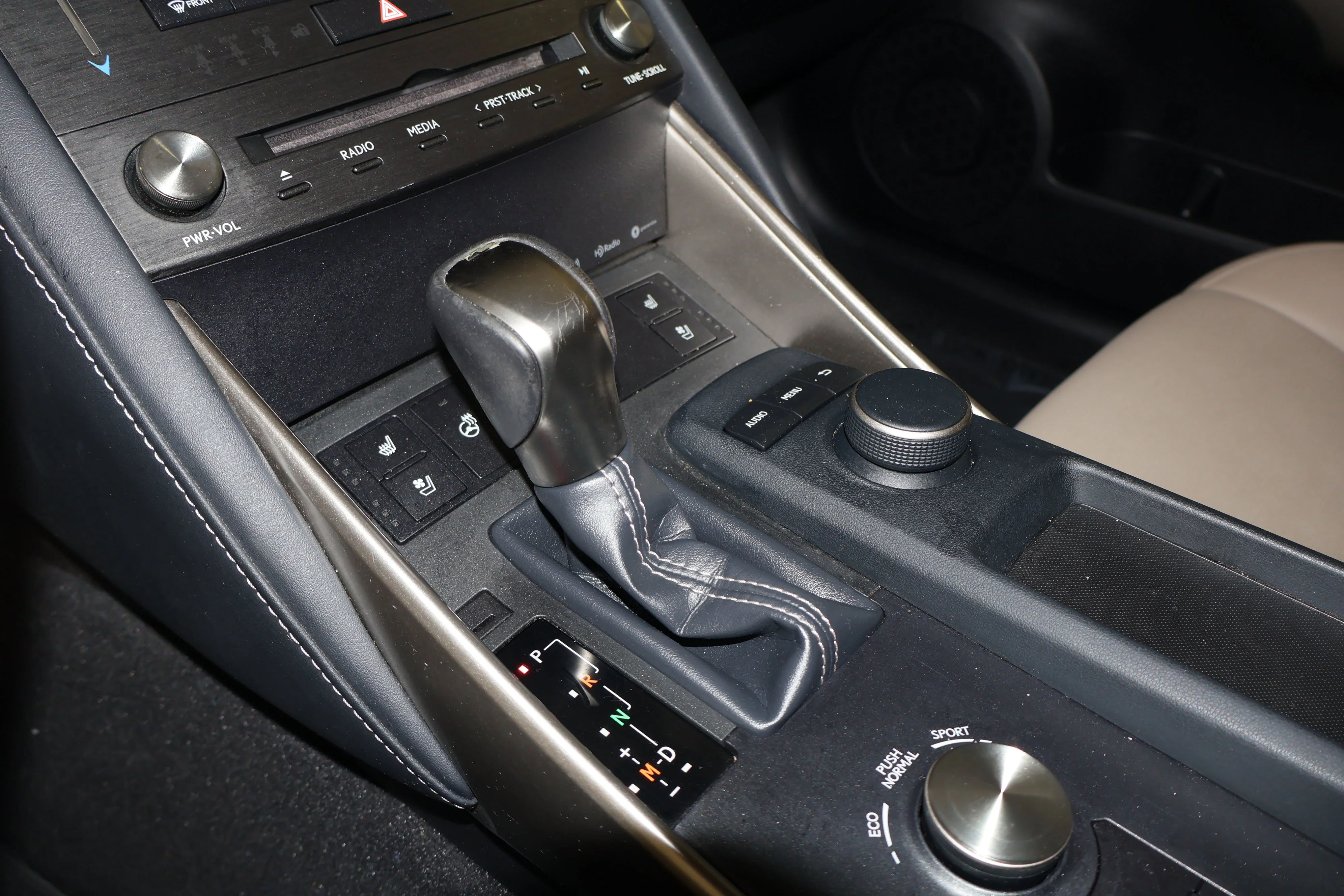 2019 Lexus IS 300 - Photo 31
