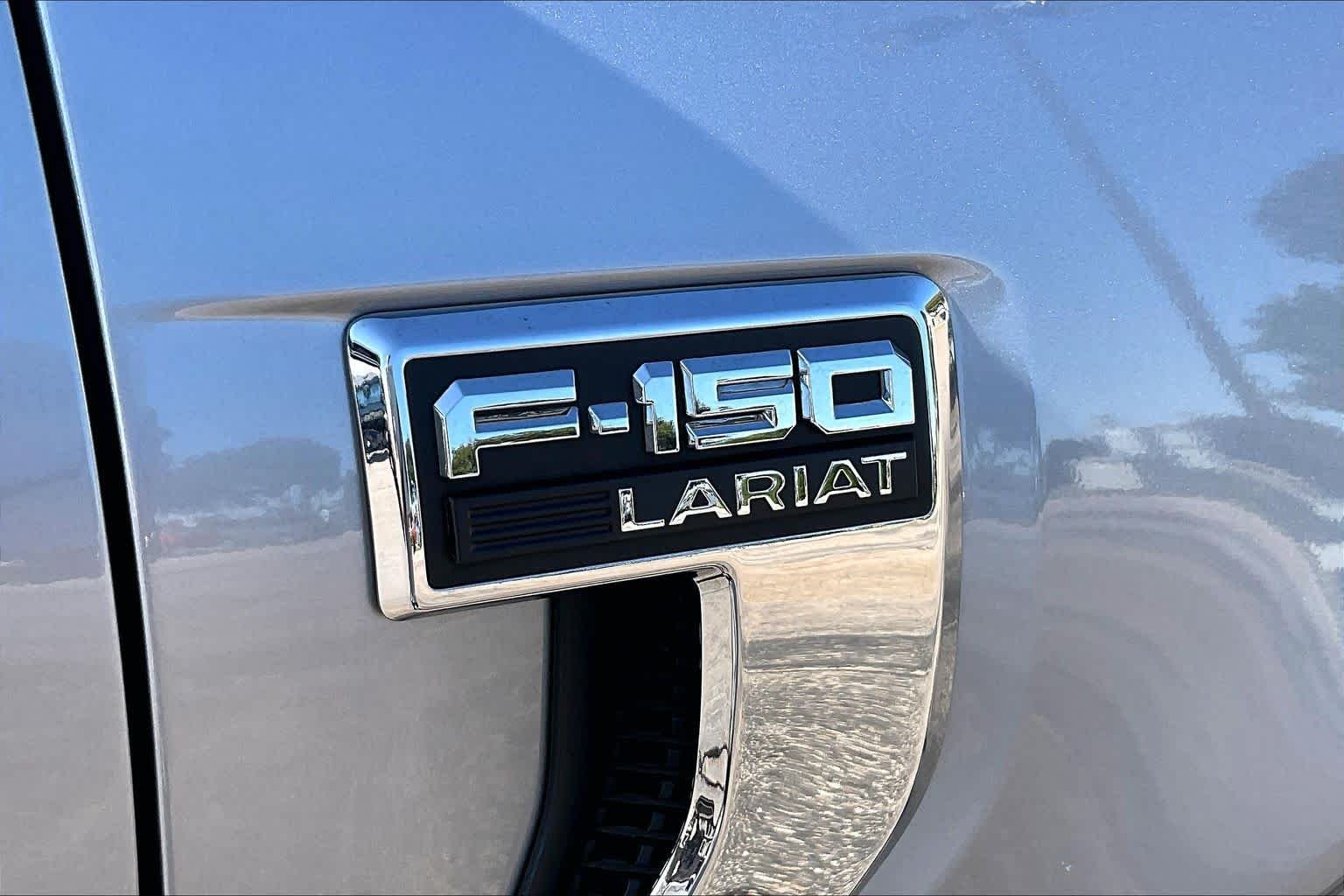 Used 2025 Carbonized Gray Metallic Ford LARIAT image 29