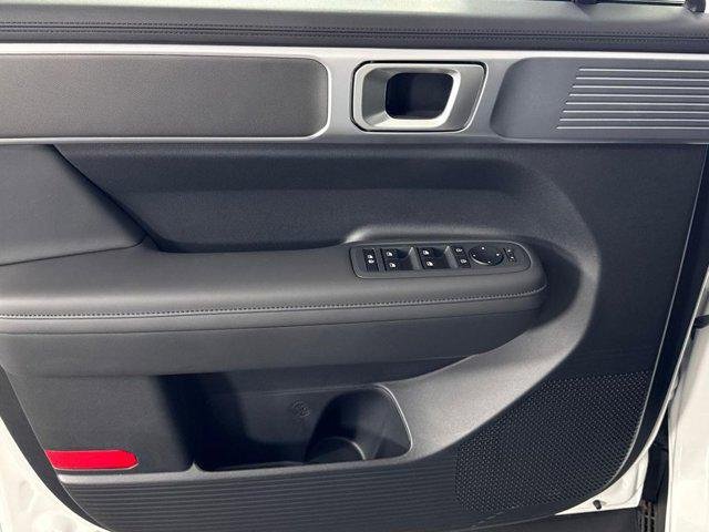 New 2026 White Hyundai SEL AWD image 17