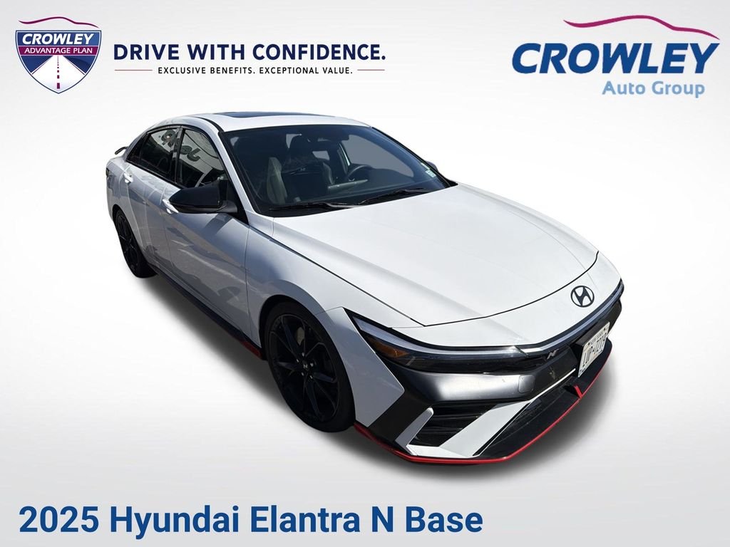 Used 2025 White Hyundai Base image 1