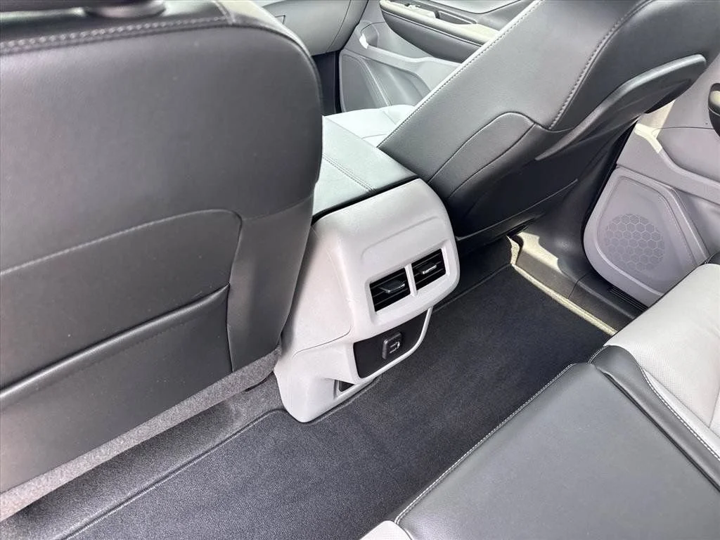 Used 2023 Summit White GMC SLT image 16