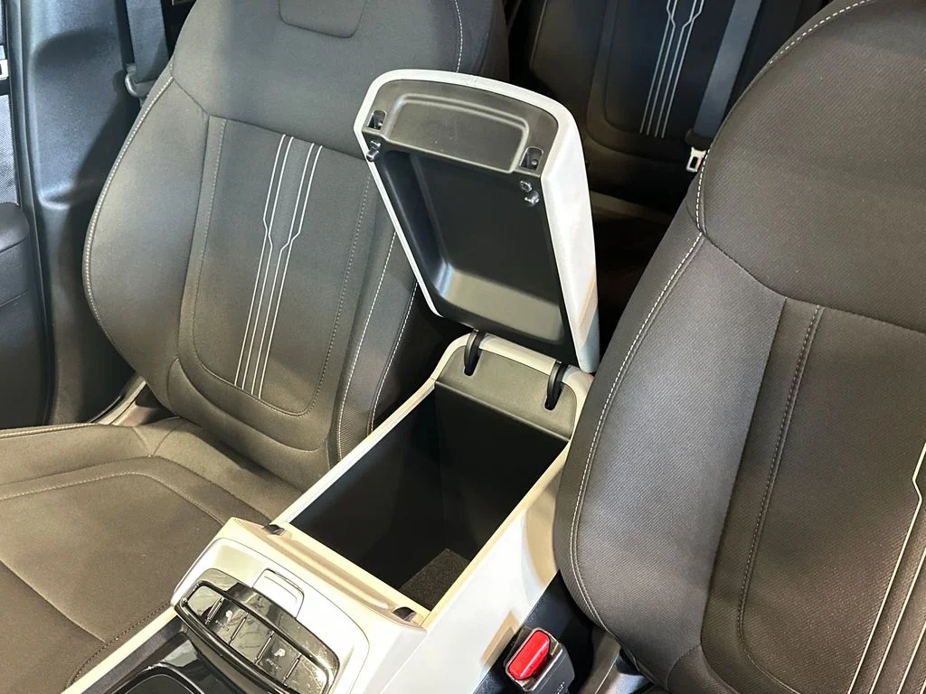 Used 2024 White Hyundai SEL image 29