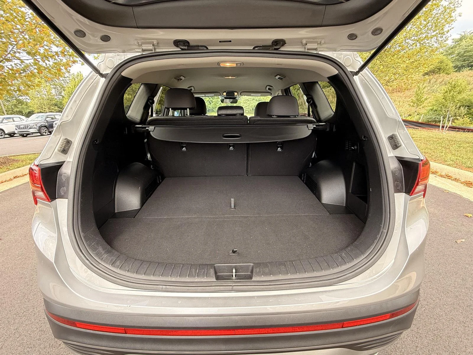 Used 2023 Shimmering Silver Hyundai SE image 17