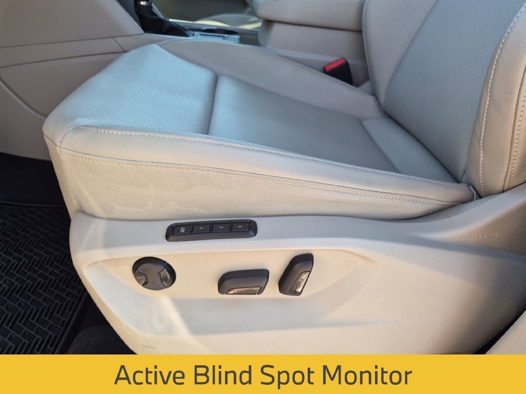 Used 2019 Black Volkswagen 3.6L V6 SEL R-Line image 18