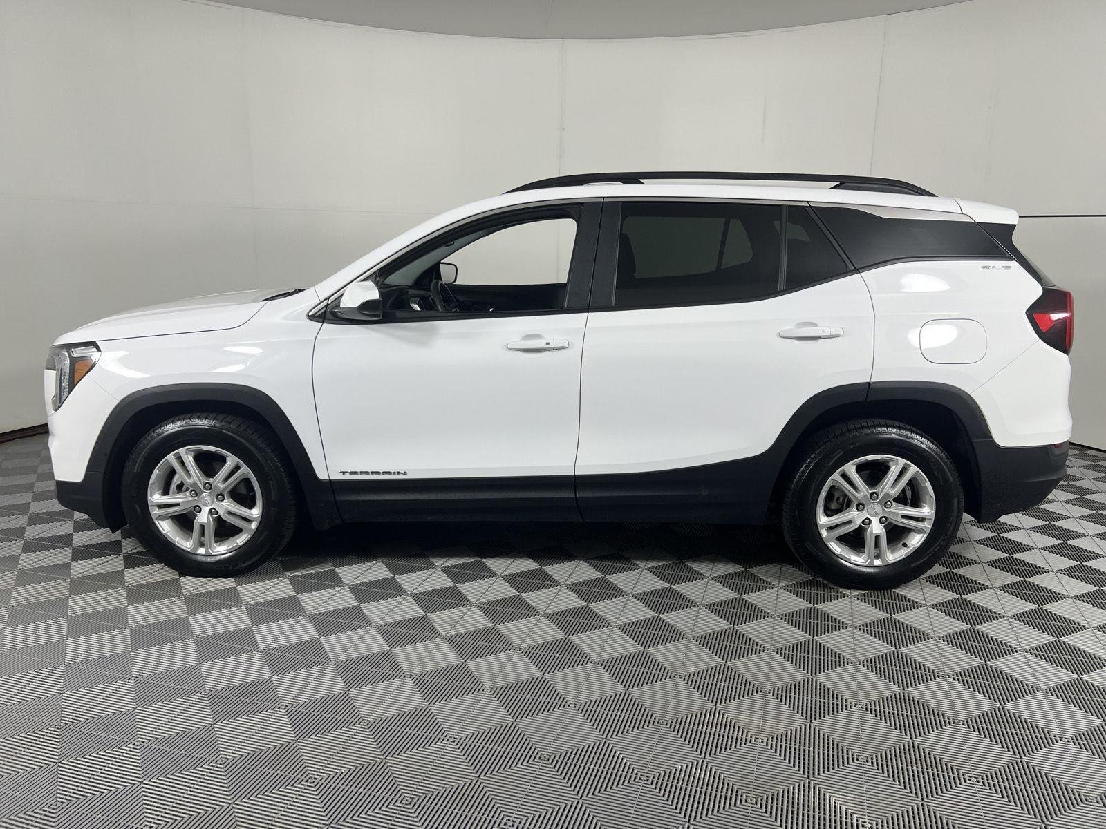 Used 2024 Summit White GMC SLE image 8