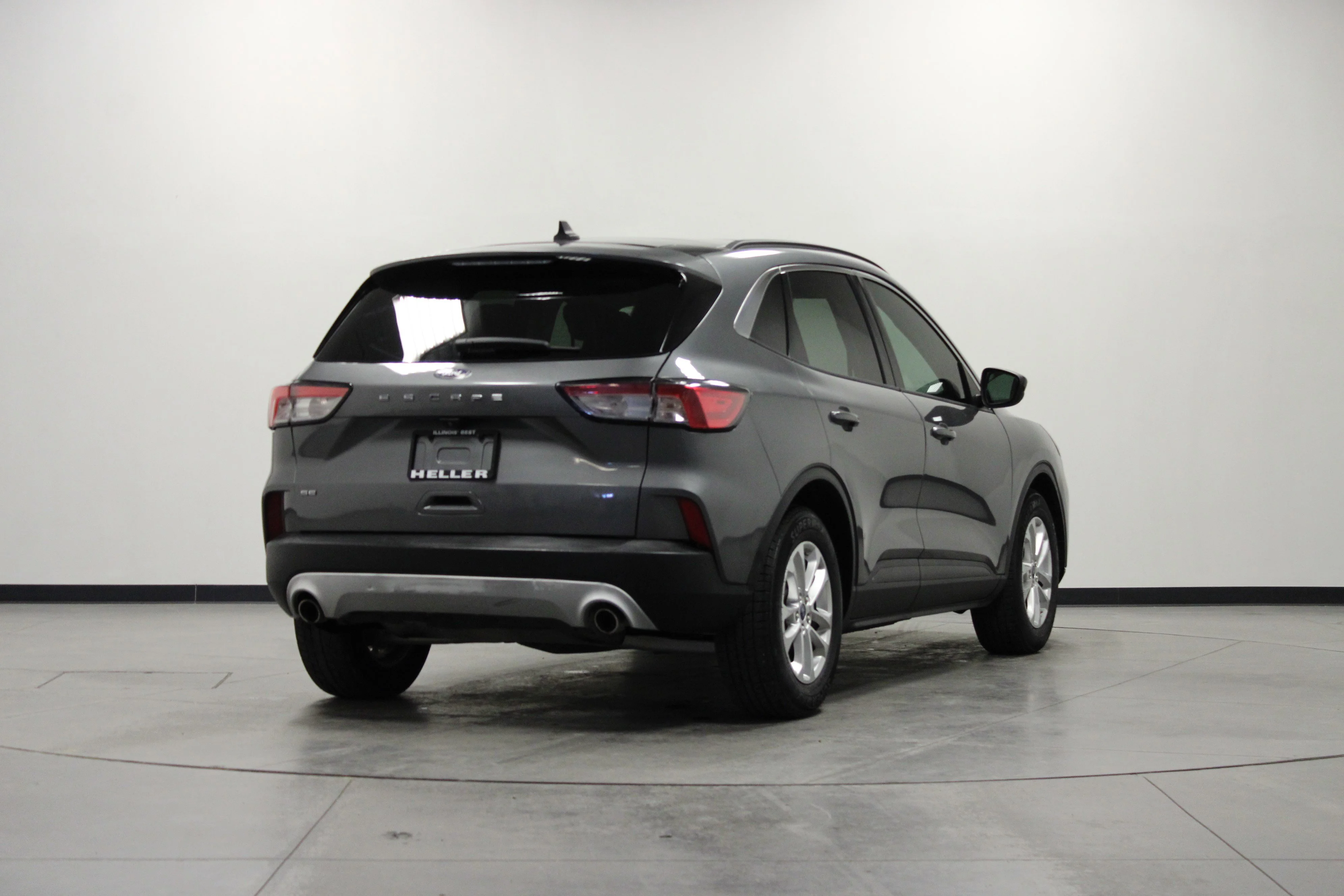 Used 2021 Gray Metallic Ford SE image 4