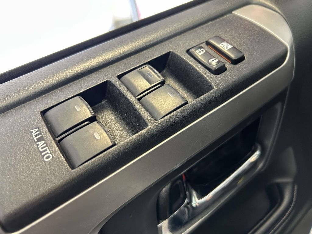 Used 2019 White Toyota SR5 image 18