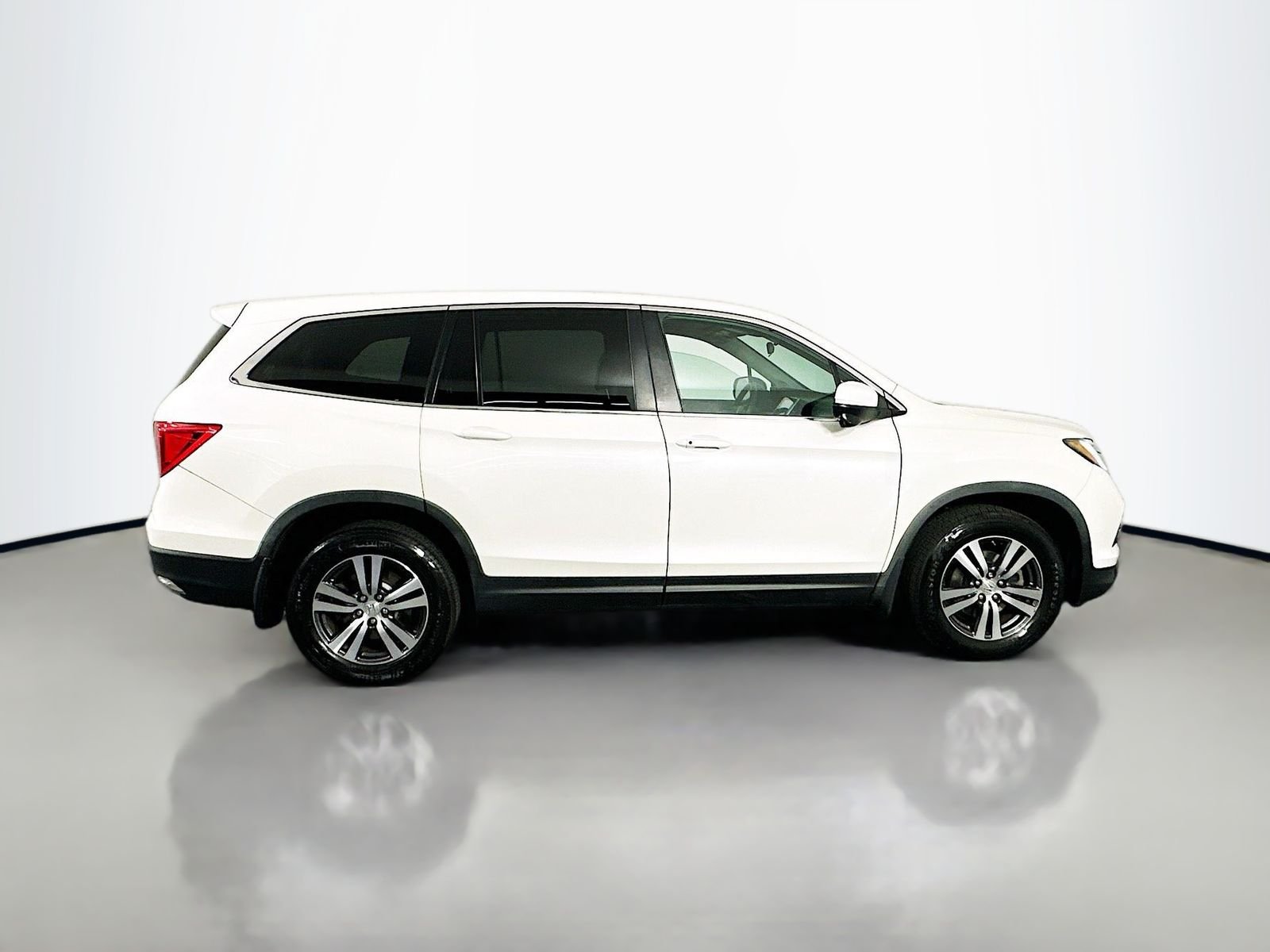 Used 2018 White Diamond Pearl Honda EX image 8