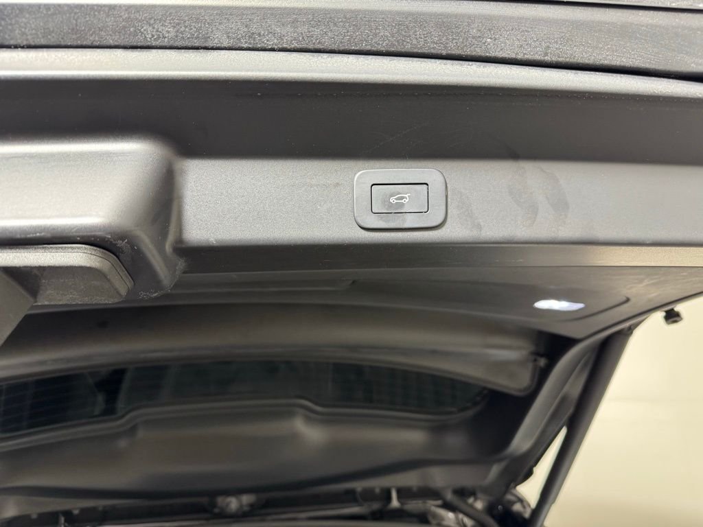 Used 2024 Fuji White Land Rover SE image 29