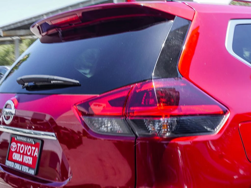 Used 2018 Red Nissan SV image 7