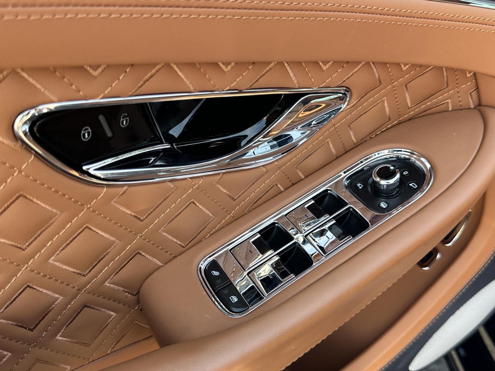 Used 2020 Dark Sapphire BENTLEY  image 12