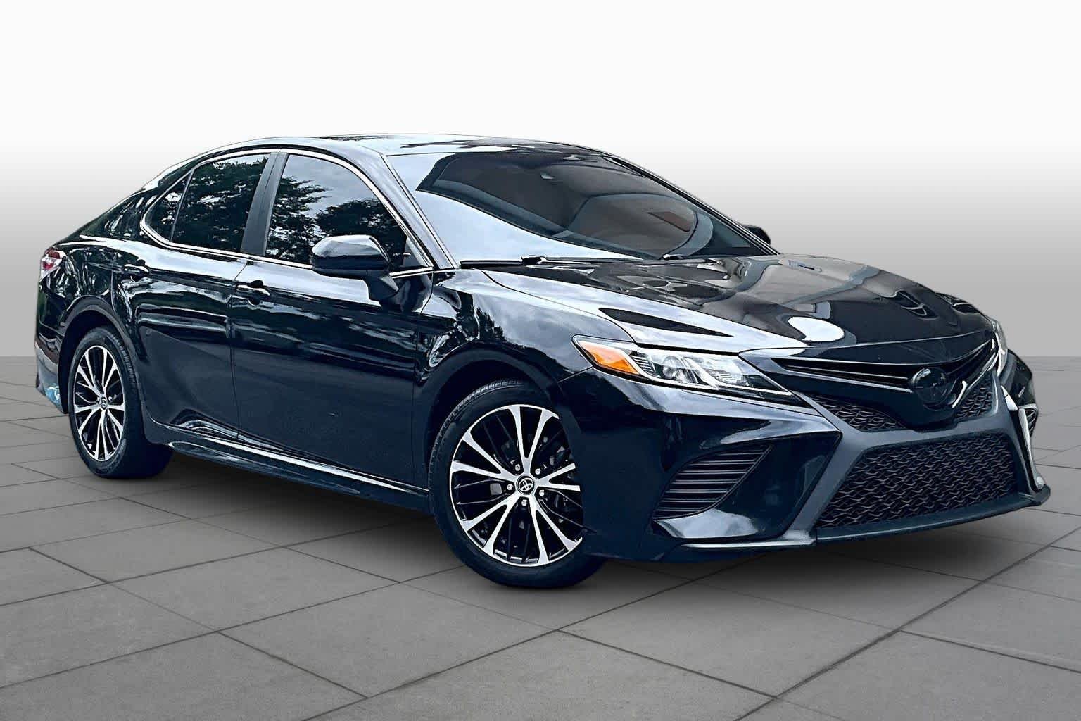 Used 2020 Midnight Black Metallic Toyota SE image 3