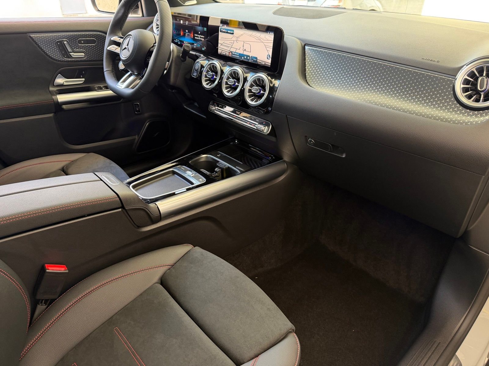 New 2026 MANUFAKTUR Alpine Grey Mercedes-Benz AMG® GLA 35 4MATIC® SUV image 15