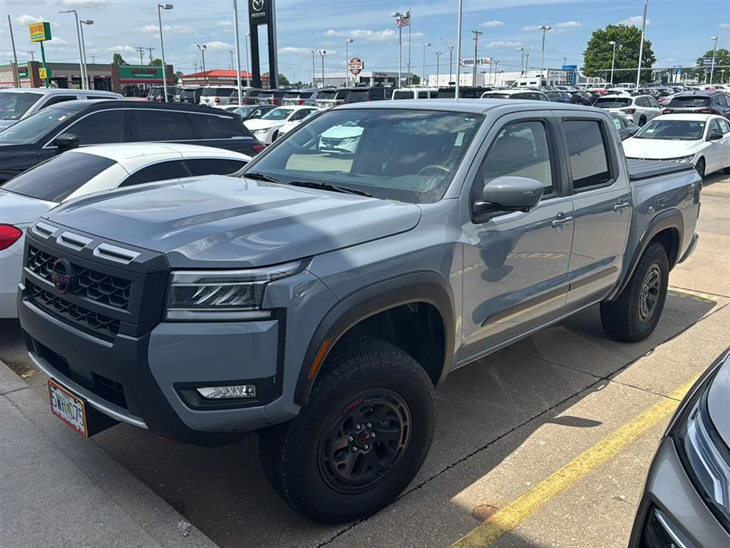 2025 Nissan Frontier PRO-4X Crew Cab 4X4's photo