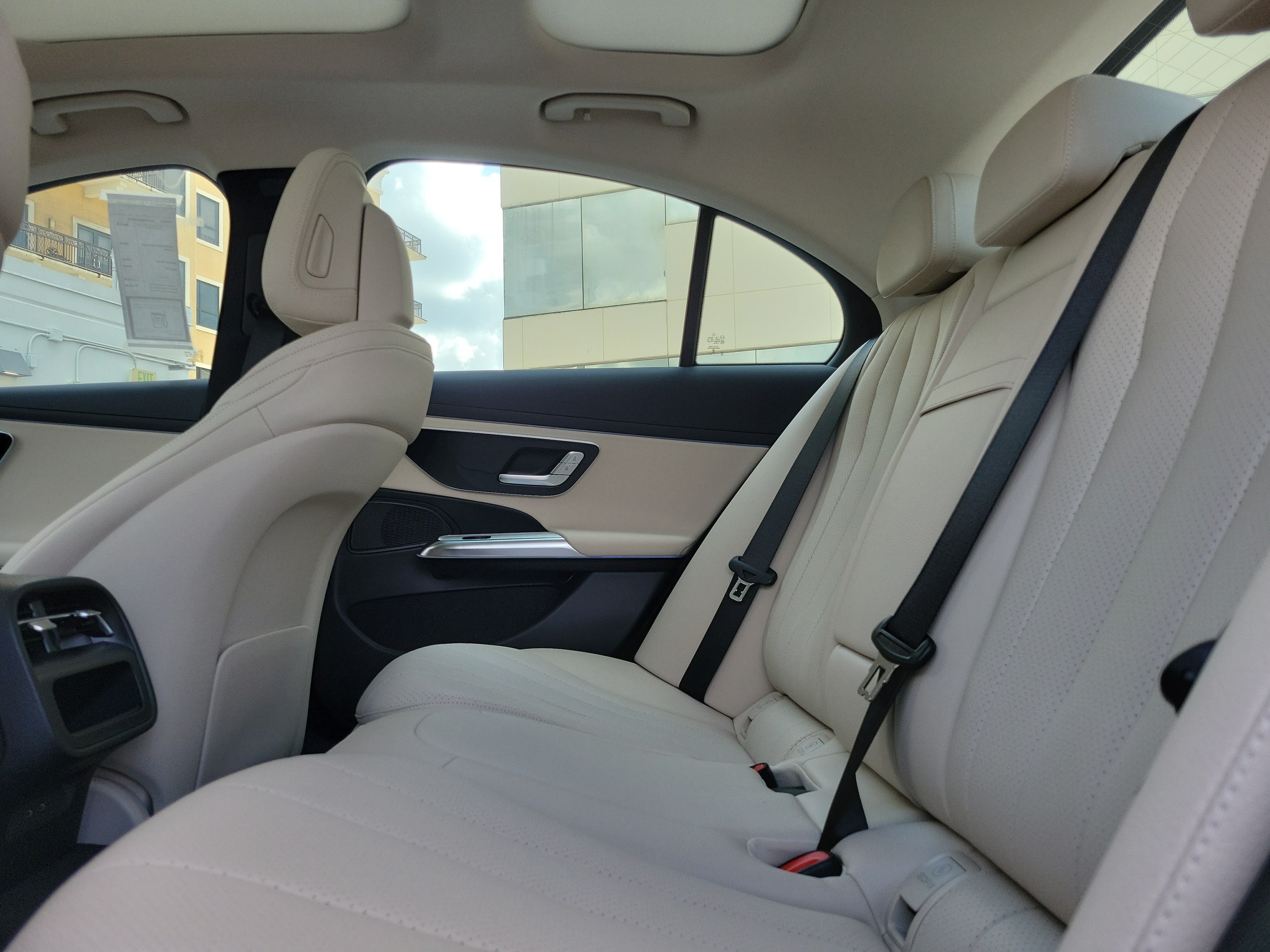 New 2026 Polar White Mercedes-Benz E 350 image 39