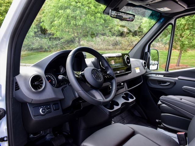 New 2026 Arctic White Mercedes-Benz Cargo 170 WB image 25