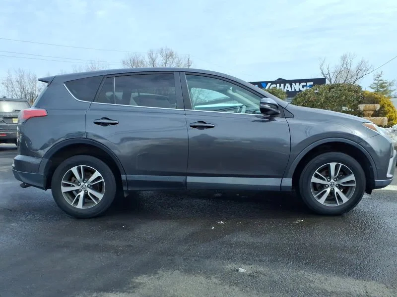Used 2018 Gray Toyota XLE Sport Utility 4D image 2