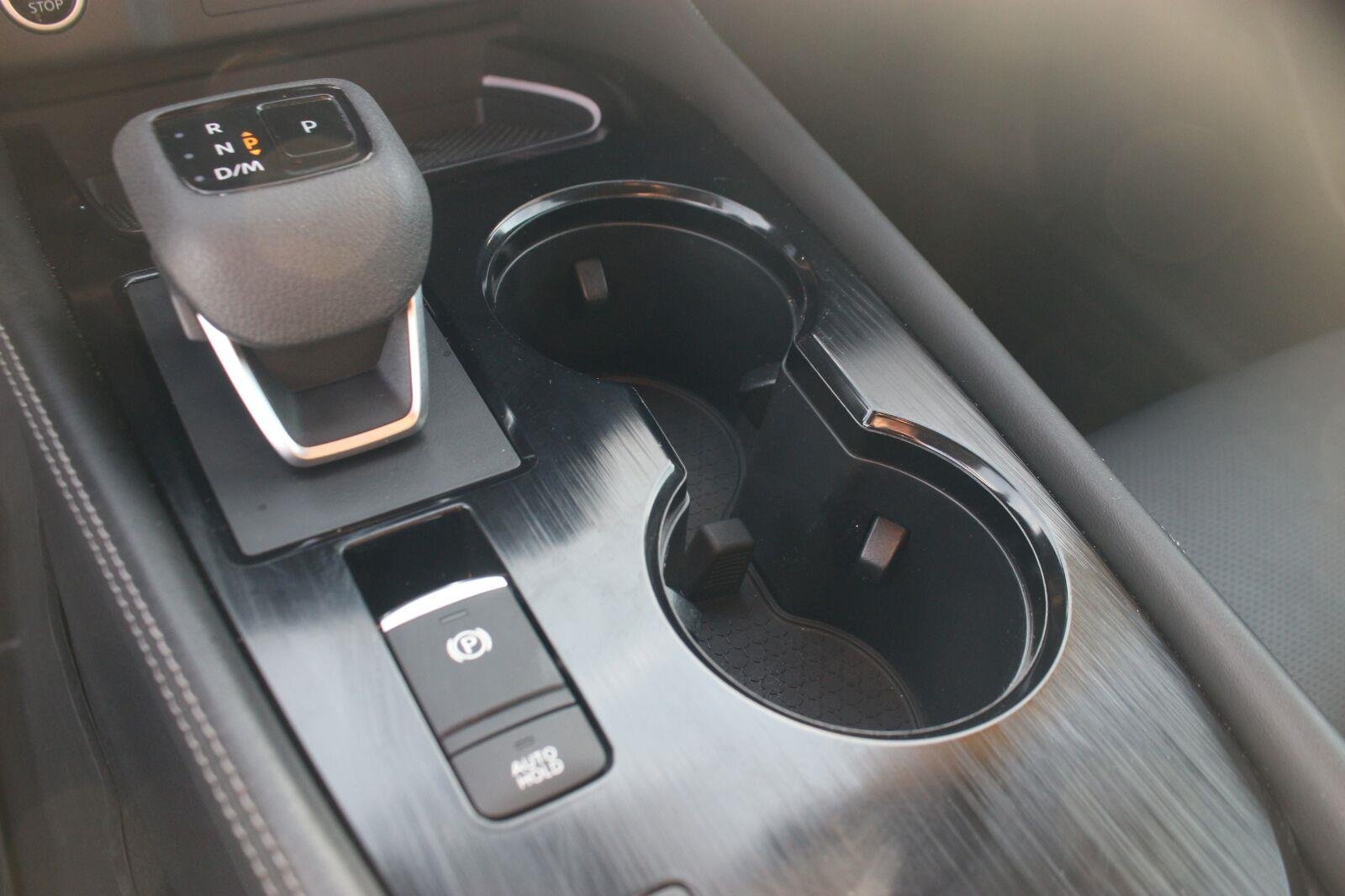 Used 2022 Gold Nissan Platinum image 23