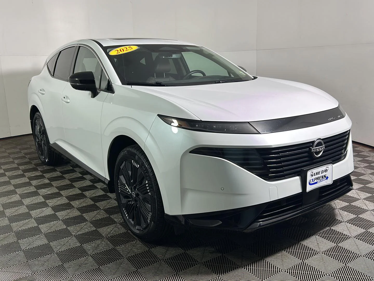 Used 2025 Everest White Pearl Tricoat Nissan Platinum image 4
