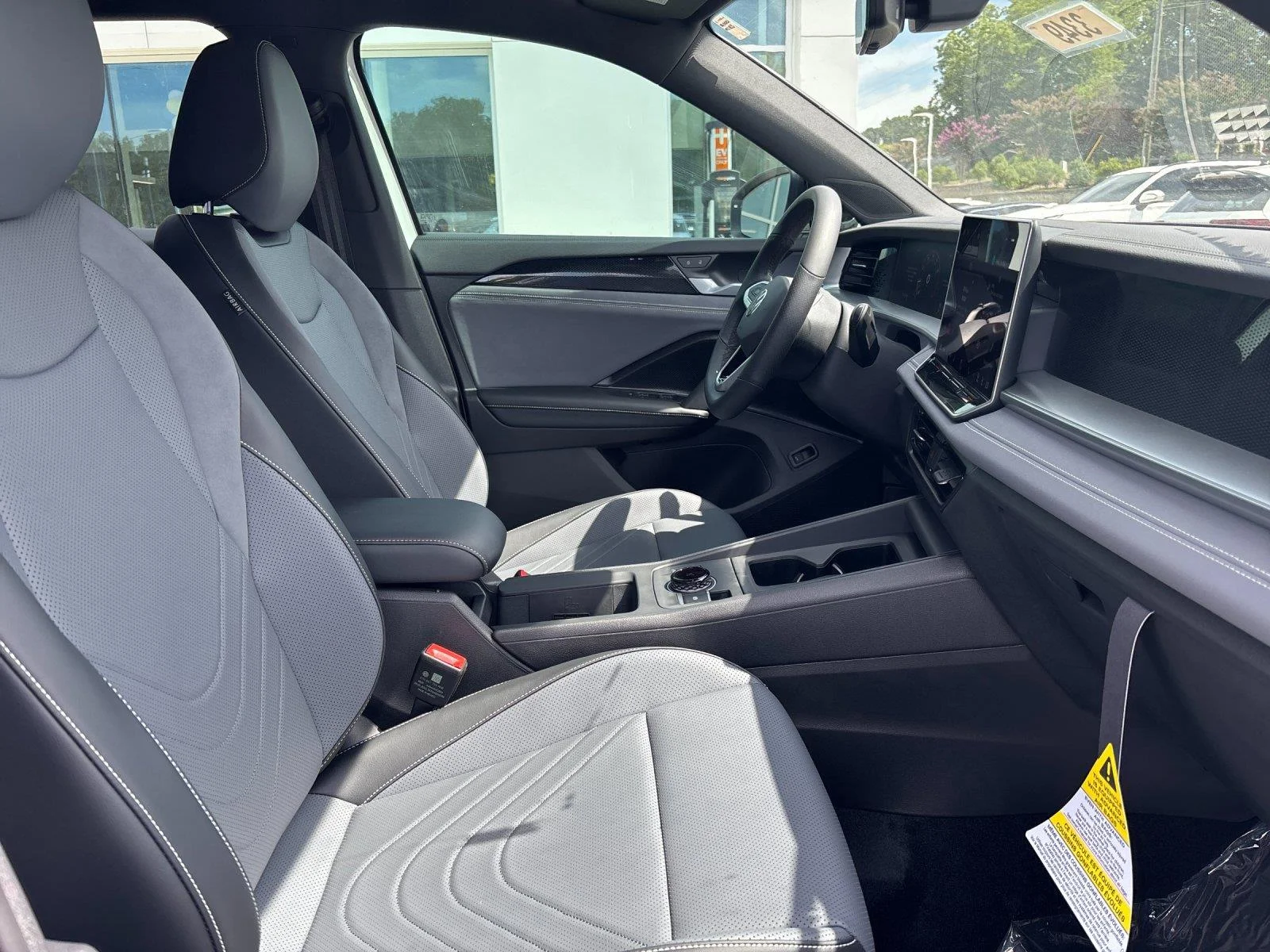 New 2026 opal white pearl Volkswagen SE R-Line Black image 39