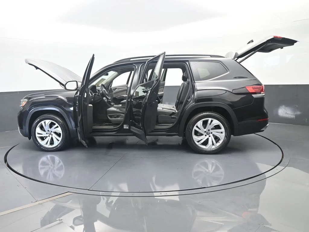 Used 2021 Deep Black Volkswagen 2.0T SE w/Technology image 74