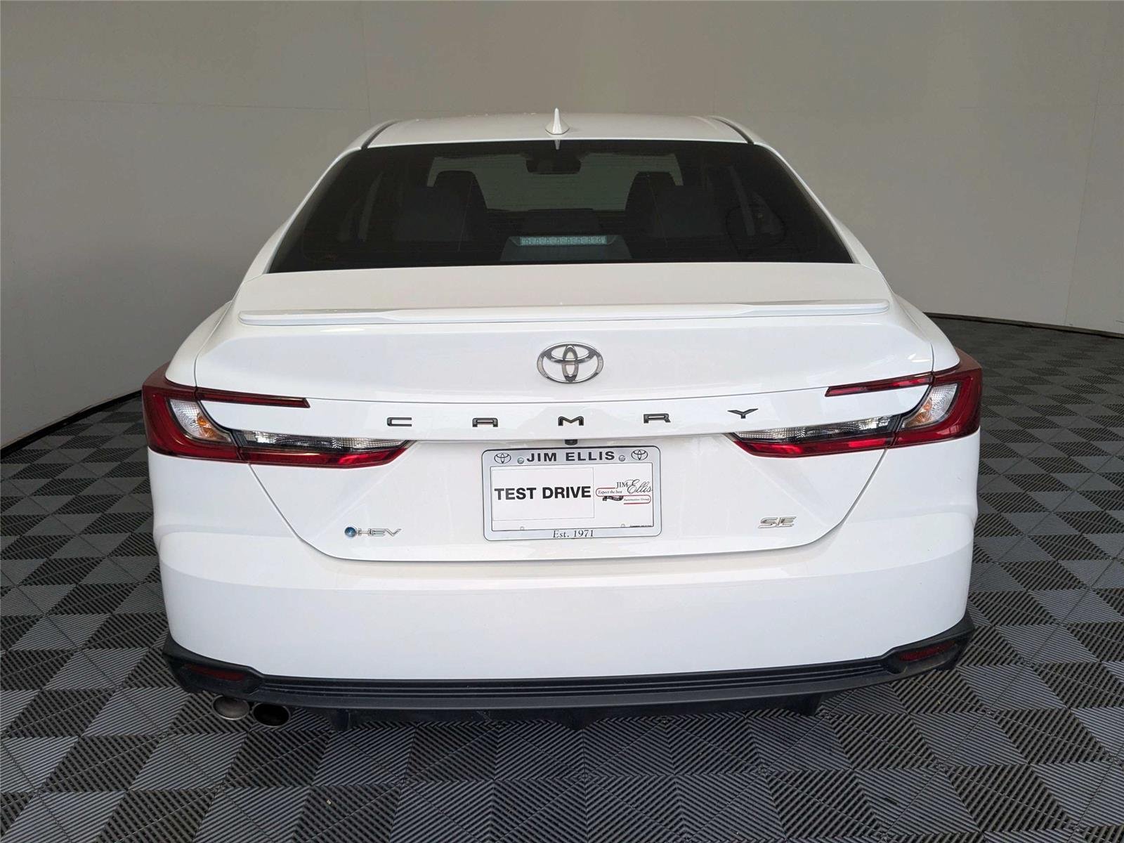 Used 2025 Ice Cap Toyota SE image 6