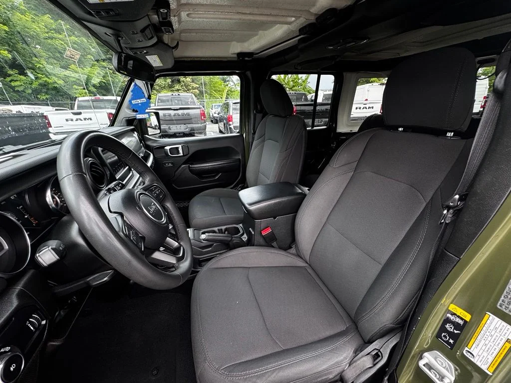 Used 2023 Green Jeep Sport S image 15