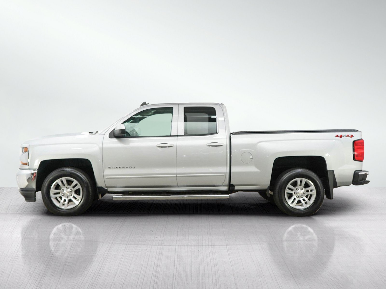 Used 2018 Chevrolet Silverado 1500 LT with VIN 1GCVKREC7JZ324230 for sale in White Bear Lake, Minnesota