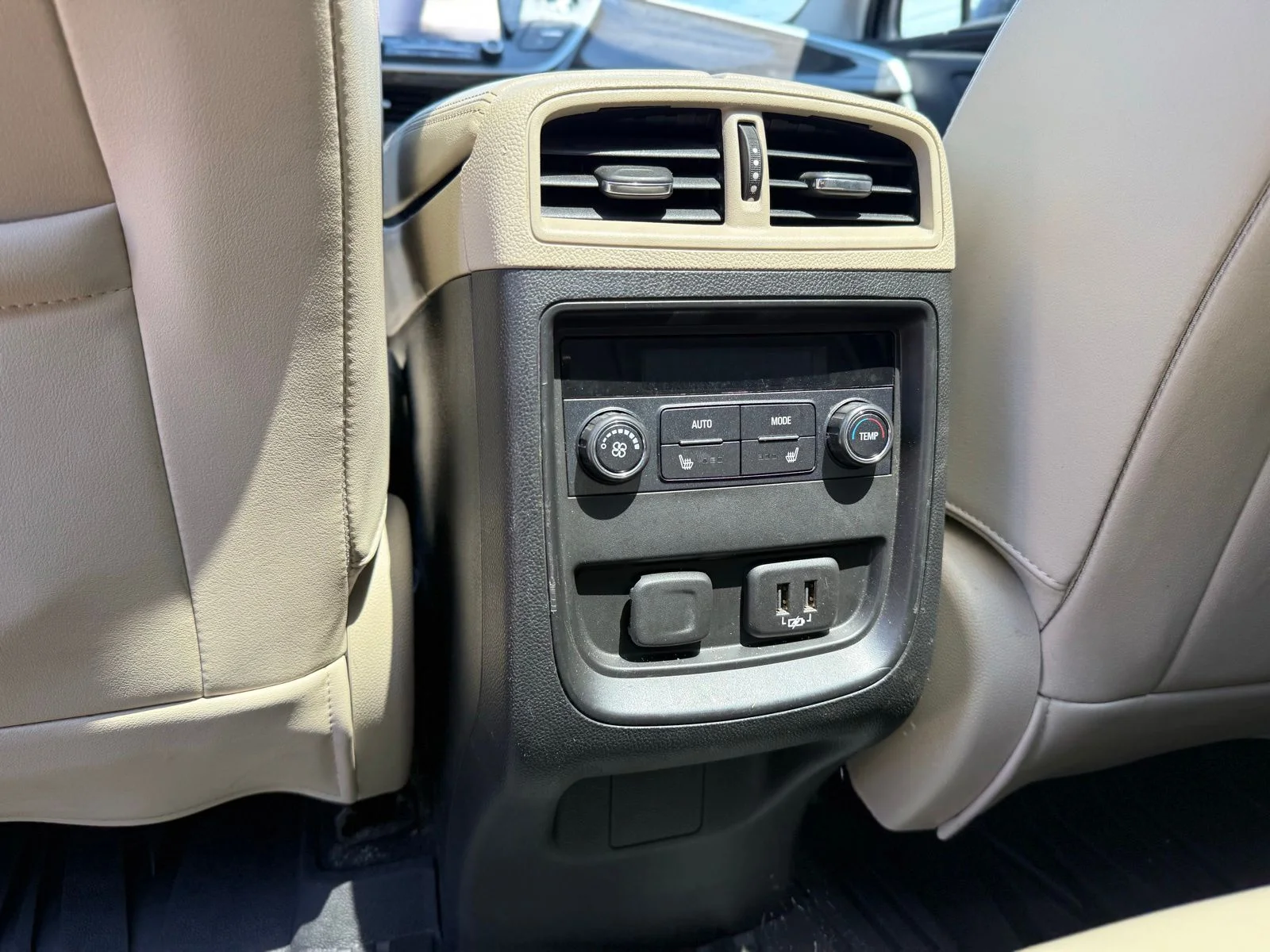 Used 2020 Black Buick Essence image 25