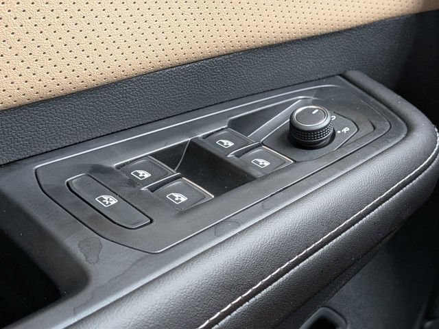 New 2026 White Volkswagen 2.0T SE w/Technology image 28