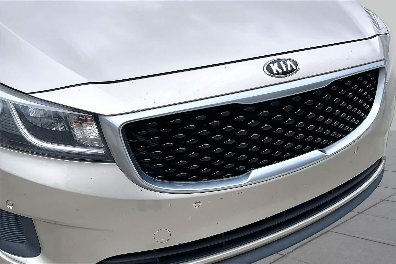 Used 2017 Beachwood Pearl Kia LX image 26